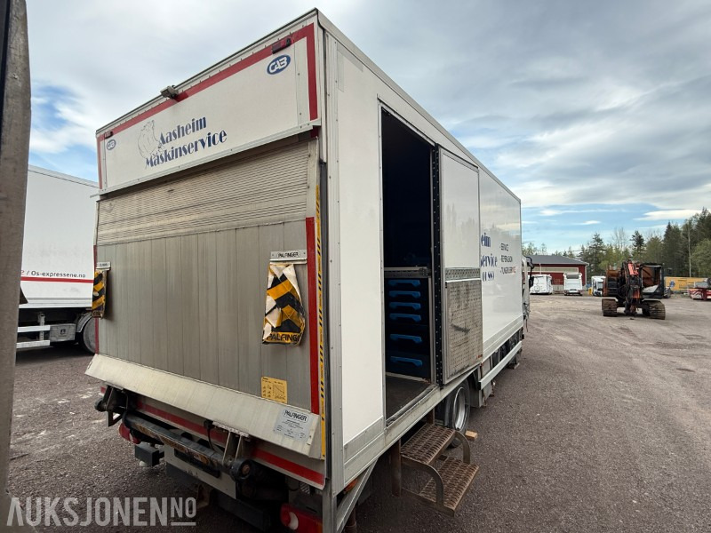 Serviceskap med Kran, baklem, verktøyskap, kompressor og lys - Camión: foto 2 Serviceskap med Kran, baklem, verktøyskap, kompressor og lys - Camión: foto 2