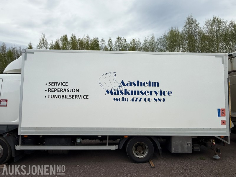 Serviceskap med Kran, baklem, verktøyskap, kompressor og lys - Camión: foto 4 Serviceskap med Kran, baklem, verktøyskap, kompressor og lys - Camión: foto 4