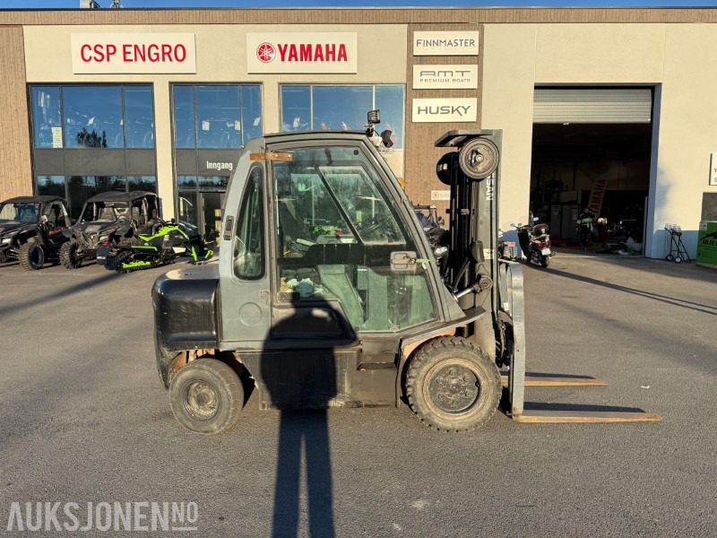 2003 Nissan FGD 02 A 300 - Langgaffler - 4529kg - Equipo de manutención: foto 4 2003 Nissan FGD 02 A 300 - Langgaffler - 4529kg - Equipo de manutención: foto 4