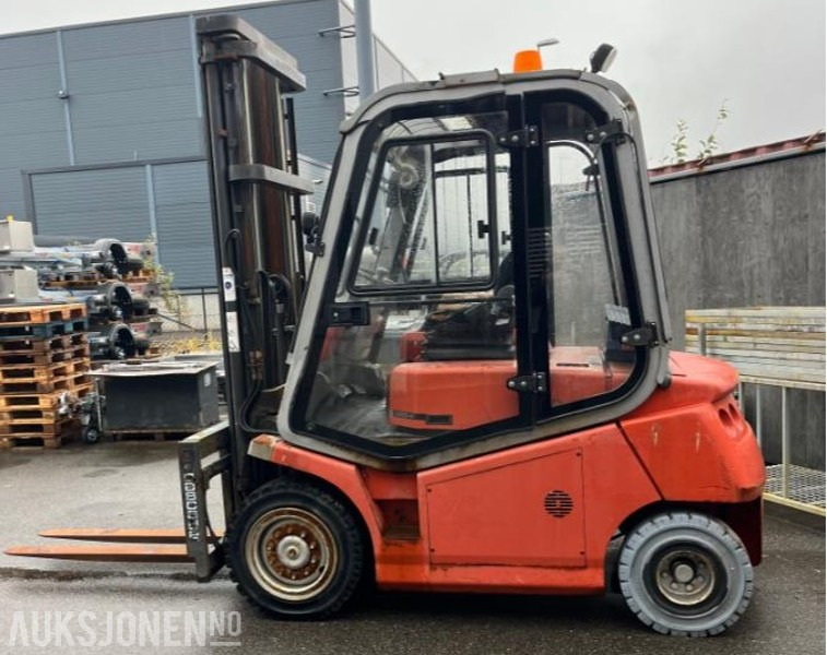 2004 BT CBE 40 Motvektstruck - Truck - Equipo de manutención: foto 1 2004 BT CBE 40 Motvektstruck - Truck - Equipo de manutención: foto 1