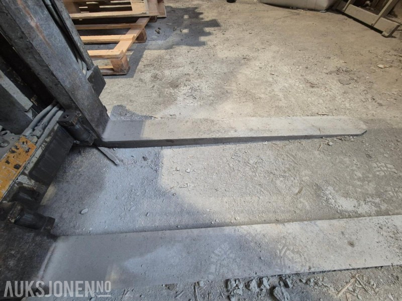 Equipo de manutención 2004 Toyota 7FBMF30, elektrisk gaffeltruck, repobjekt: foto 13 Equipo de manutención 2004 Toyota 7FBMF30, elektrisk gaffeltruck, repobjekt: foto 13