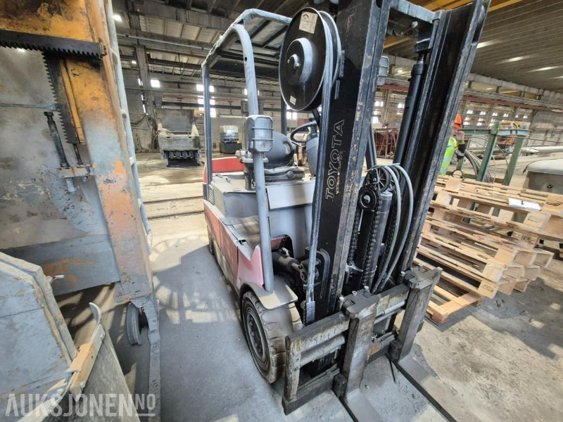 Equipo de manutención 2004 Toyota 7FBMF30, elektrisk gaffeltruck, repobjekt: foto 7 Equipo de manutención 2004 Toyota 7FBMF30, elektrisk gaffeltruck, repobjekt: foto 7