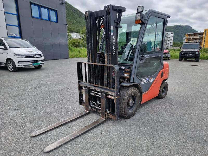 2010 Toyota 2010 Toyota 02-8FGF25 - 2,5 tonns propantruck - 4,7 m løftehøyde - Equipo de manutención: foto 1 2010 Toyota 2010 Toyota 02-8FGF25 - 2,5 tonns propantruck - 4,7 m løftehøyde - Equipo de manutención: foto 1