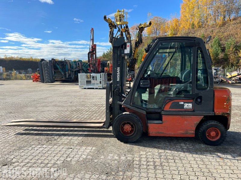 Nissan E25 med 2500kg løfte kapasitet 3,3 m løfte høyde - Equipo de manutención: foto 2 Nissan E25 med 2500kg løfte kapasitet 3,3 m løfte høyde - Equipo de manutención: foto 2
