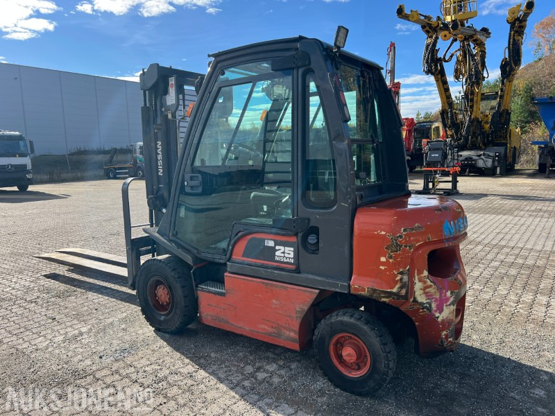 Nissan E25 med 2500kg løfte kapasitet 3,3 m løfte høyde - Equipo de manutención: foto 3 Nissan E25 med 2500kg løfte kapasitet 3,3 m løfte høyde - Equipo de manutención: foto 3