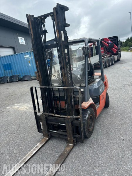 Toyota 2500 gaffeltruck - Hydraulisk sideforskyvning og spredning - Friløft - Equipo de manutención: foto 1 Toyota 2500 gaffeltruck - Hydraulisk sideforskyvning og spredning - Friløft - Equipo de manutención: foto 1