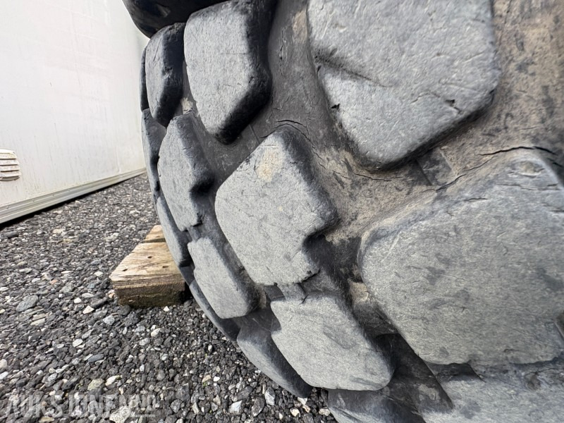 1995 Volvo Komplette hjulsett 17.5R25 for hjullaster - Implemento para Maquinaria de construcción: foto 3 1995 Volvo Komplette hjulsett 17.5R25 for hjullaster - Implemento para Maquinaria de construcción: foto 3