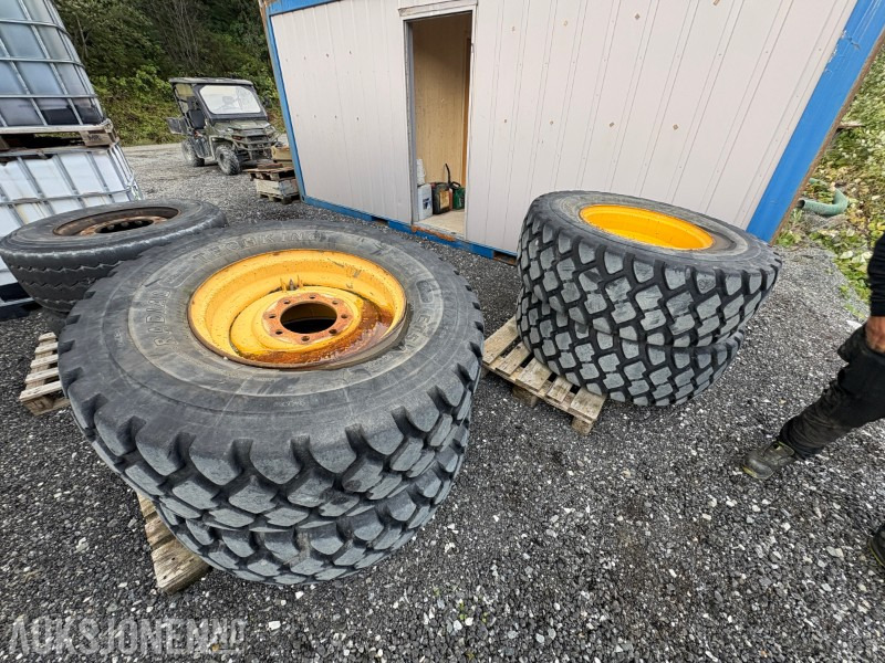 1995 Volvo Komplette hjulsett 17.5R25 for hjullaster - Implemento para Maquinaria de construcción: foto 1 1995 Volvo Komplette hjulsett 17.5R25 for hjullaster - Implemento para Maquinaria de construcción: foto 1