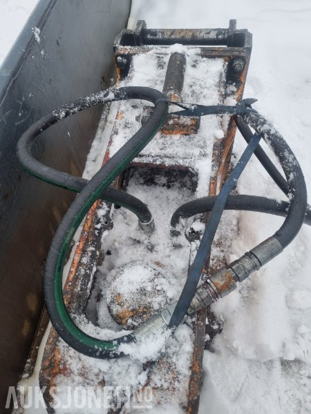 2004 D&A 220V pigghammer S60 feste - Implemento para Maquinaria de construcción: foto 3 2004 D&A 220V pigghammer S60 feste - Implemento para Maquinaria de construcción: foto 3