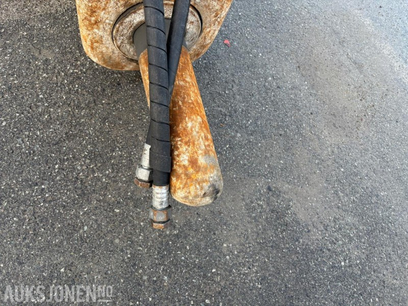 2006 Furukawa hydraulisk pigghammer F35LN S-70 - Implemento para Maquinaria de construcción: foto 5 2006 Furukawa hydraulisk pigghammer F35LN S-70 - Implemento para Maquinaria de construcción: foto 5