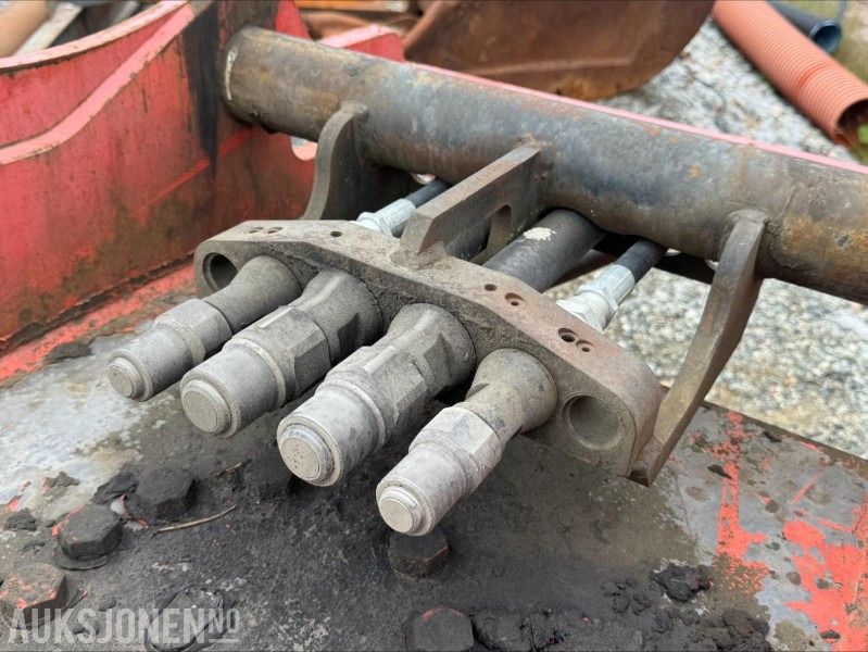 2016 NPK C-8CR Hydraulisk vibroplate / S80 - Implemento para Maquinaria de construcción: foto 4 2016 NPK C-8CR Hydraulisk vibroplate / S80 - Implemento para Maquinaria de construcción: foto 4