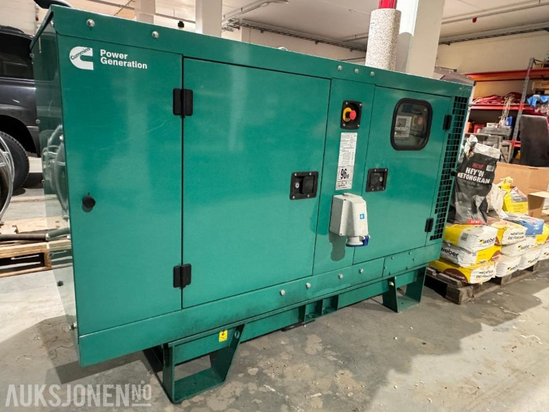 2022 Cummins Generator / Aggregat - Model C22D5 - 230 V - 22 kVA / 17.6 kW - Dieselaggregat - Implemento para Maquinaria de construcción: foto 3 2022 Cummins Generator / Aggregat - Model C22D5 - 230 V - 22 kVA / 17.6 kW - Dieselaggregat - Implemento para Maquinaria de construcción: foto 3