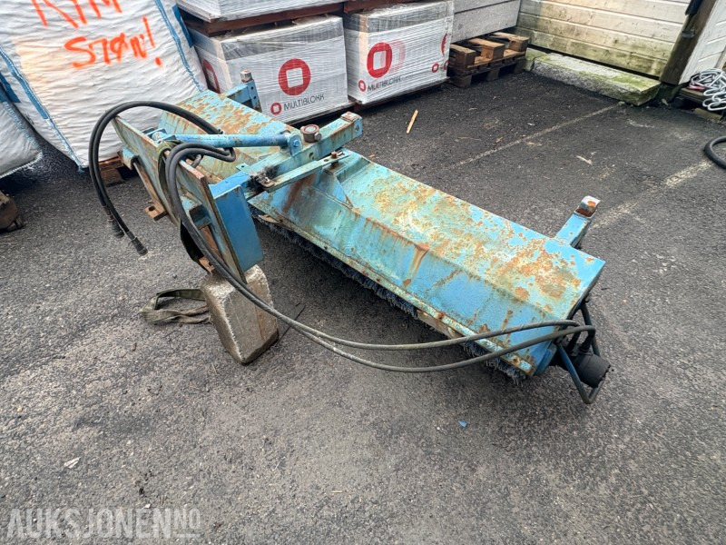 Implemento para Maquinaria de construcción Kosteaggregat / feiemaskin - kost til mindre hjullaster: foto 1