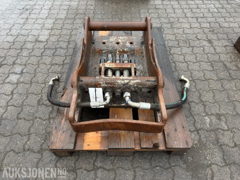 S70 feste med OilQuick - Implemento para Maquinaria de construcción: foto 4 S70 feste med OilQuick - Implemento para Maquinaria de construcción: foto 4