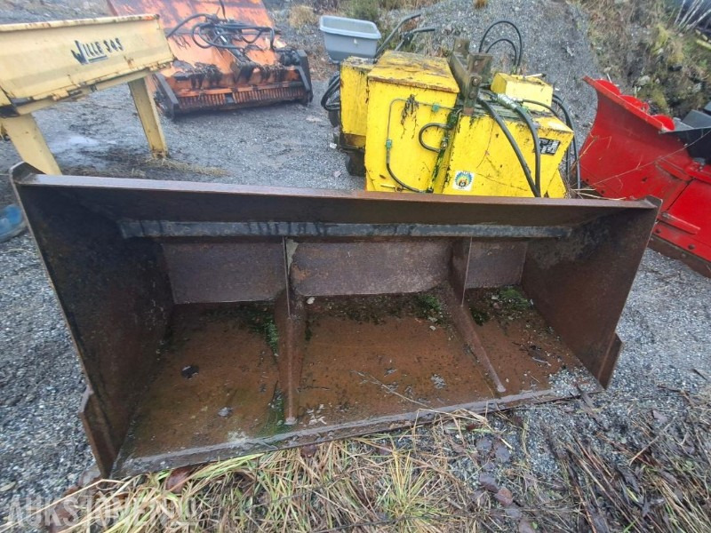 Skuffe til mindre traktorer og hjullaster - Implemento para Maquinaria de construcción: foto 1 Skuffe til mindre traktorer og hjullaster - Implemento para Maquinaria de construcción: foto 1