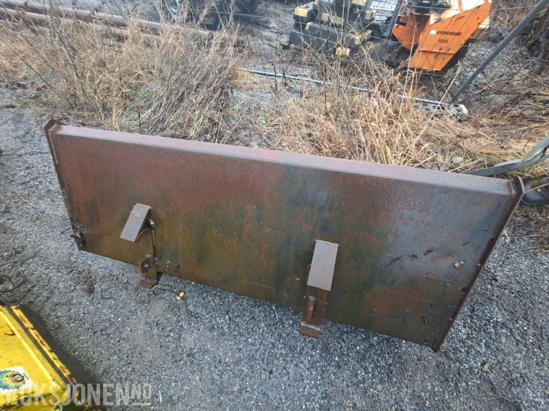 Skuffe til mindre traktorer og hjullaster - Implemento para Maquinaria de construcción: foto 2 Skuffe til mindre traktorer og hjullaster - Implemento para Maquinaria de construcción: foto 2