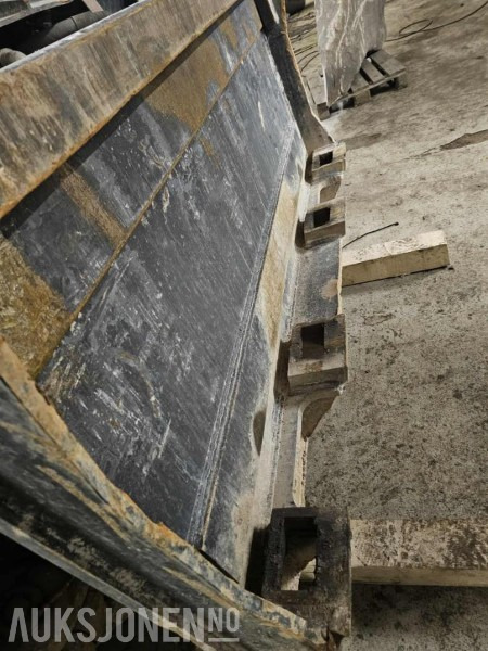 Stor sidetippskuffe med Gjerstad feste - Implemento para Maquinaria de construcción: foto 4 Stor sidetippskuffe med Gjerstad feste - Implemento para Maquinaria de construcción: foto 4