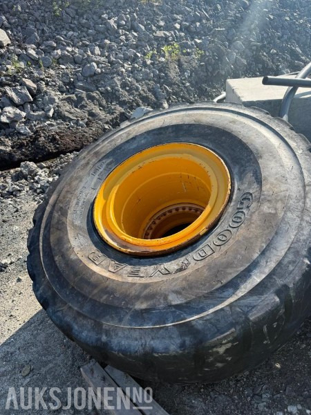 Volvo A40F - Brukt dumperdekk 29,5x25 - Implemento para Maquinaria de construcción: foto 1 Volvo A40F - Brukt dumperdekk 29,5x25 - Implemento para Maquinaria de construcción: foto 1