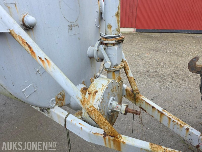 1995 Vannvogn 6000liter til traktor - Maquinaria agrícola: foto 5 1995 Vannvogn 6000liter til traktor - Maquinaria agrícola: foto 5
