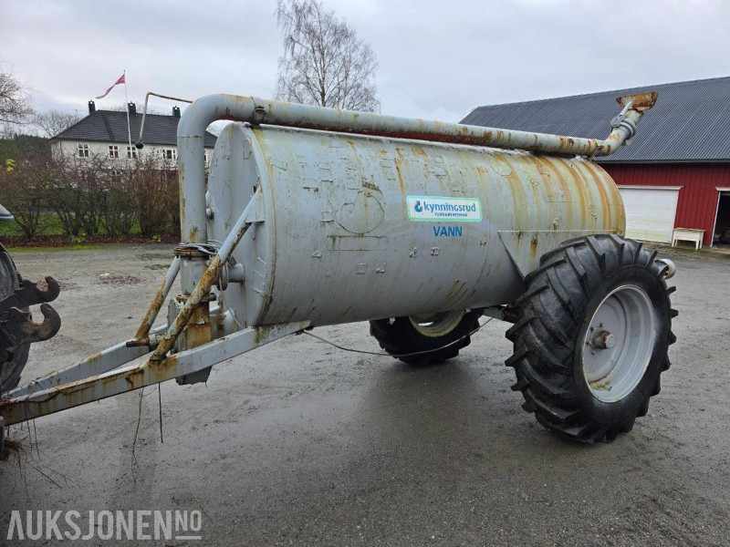 1995 Vannvogn 6000liter til traktor - Maquinaria agrícola: foto 1 1995 Vannvogn 6000liter til traktor - Maquinaria agrícola: foto 1