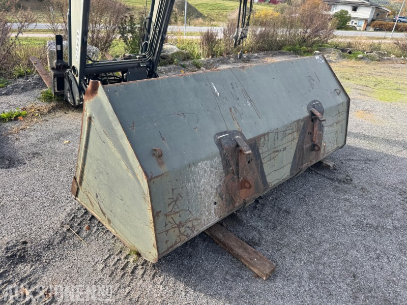 1996 Ålø 240 M 10 Skuffe for traktor - Maquinaria agrícola: foto 2 1996 Ålø 240 M 10 Skuffe for traktor - Maquinaria agrícola: foto 2