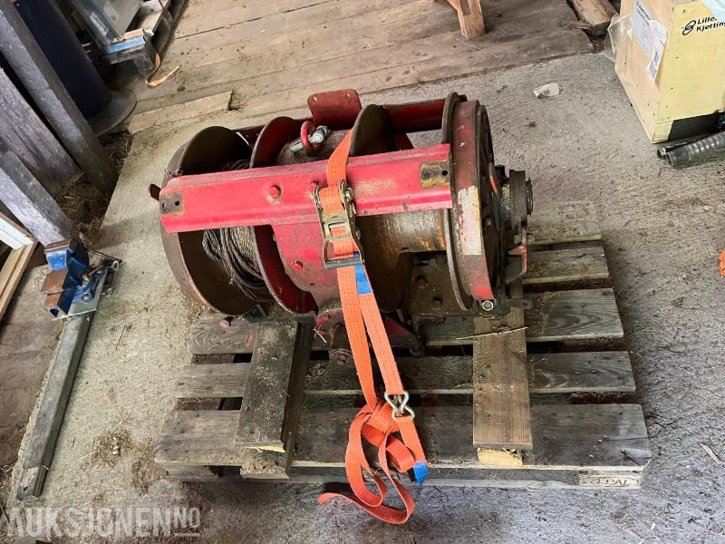 Igland vinsjpakke - 8000 og 4002 - Maquinaria agrícola: foto 1 Igland vinsjpakke - 8000 og 4002 - Maquinaria agrícola: foto 1