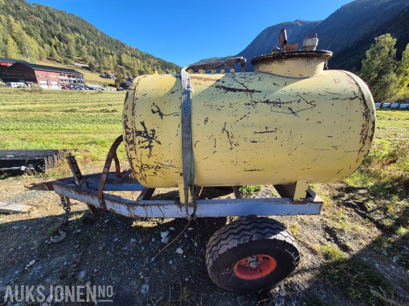 Mobil Dieseltank med hjulgang ca 1400 l - Equipo de construcción: foto 2 Mobil Dieseltank med hjulgang ca 1400 l - Equipo de construcción: foto 2