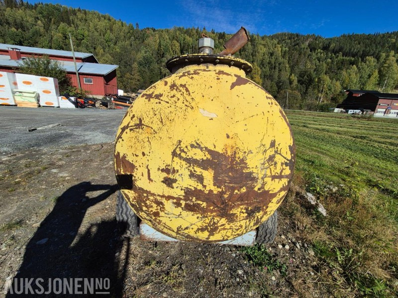 Mobil Dieseltank med hjulgang ca 1400 l - Equipo de construcción: foto 4 Mobil Dieseltank med hjulgang ca 1400 l - Equipo de construcción: foto 4