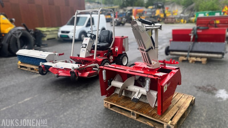 Vehículo municipal Ventrac 3200 med tilbehør | Snøfres | Kost | Klippeaggregat: foto 1