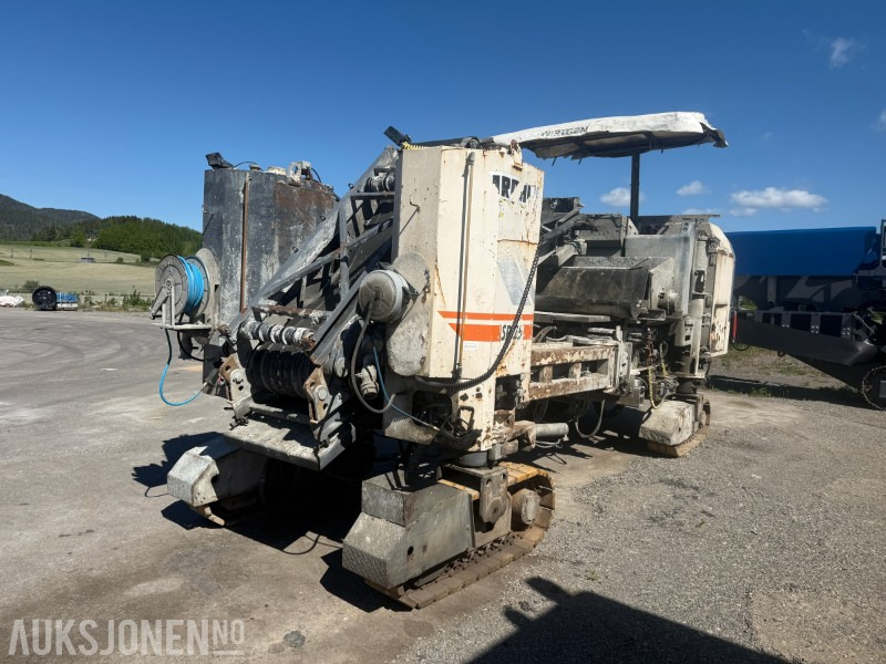 Wirtgen SP25 Glidestøpemaskin - 11688 Arbeidstimer - 118kW/158HP - Equipo de construcción: foto 1 Wirtgen SP25 Glidestøpemaskin - 11688 Arbeidstimer - 118kW/158HP - Equipo de construcción: foto 1