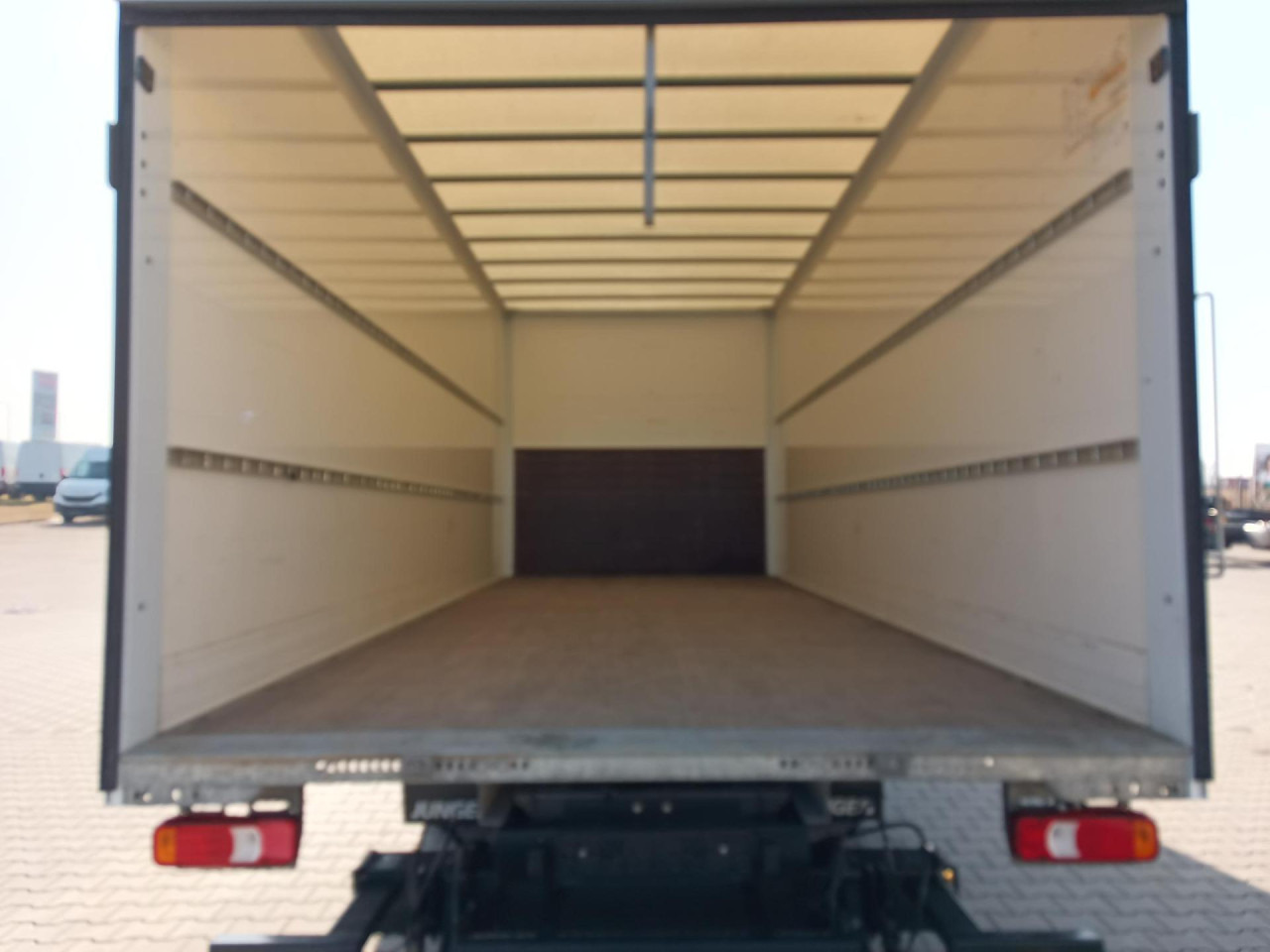 Furgoneta caja cerrada IVECO Daily 70C18A8P: foto 10