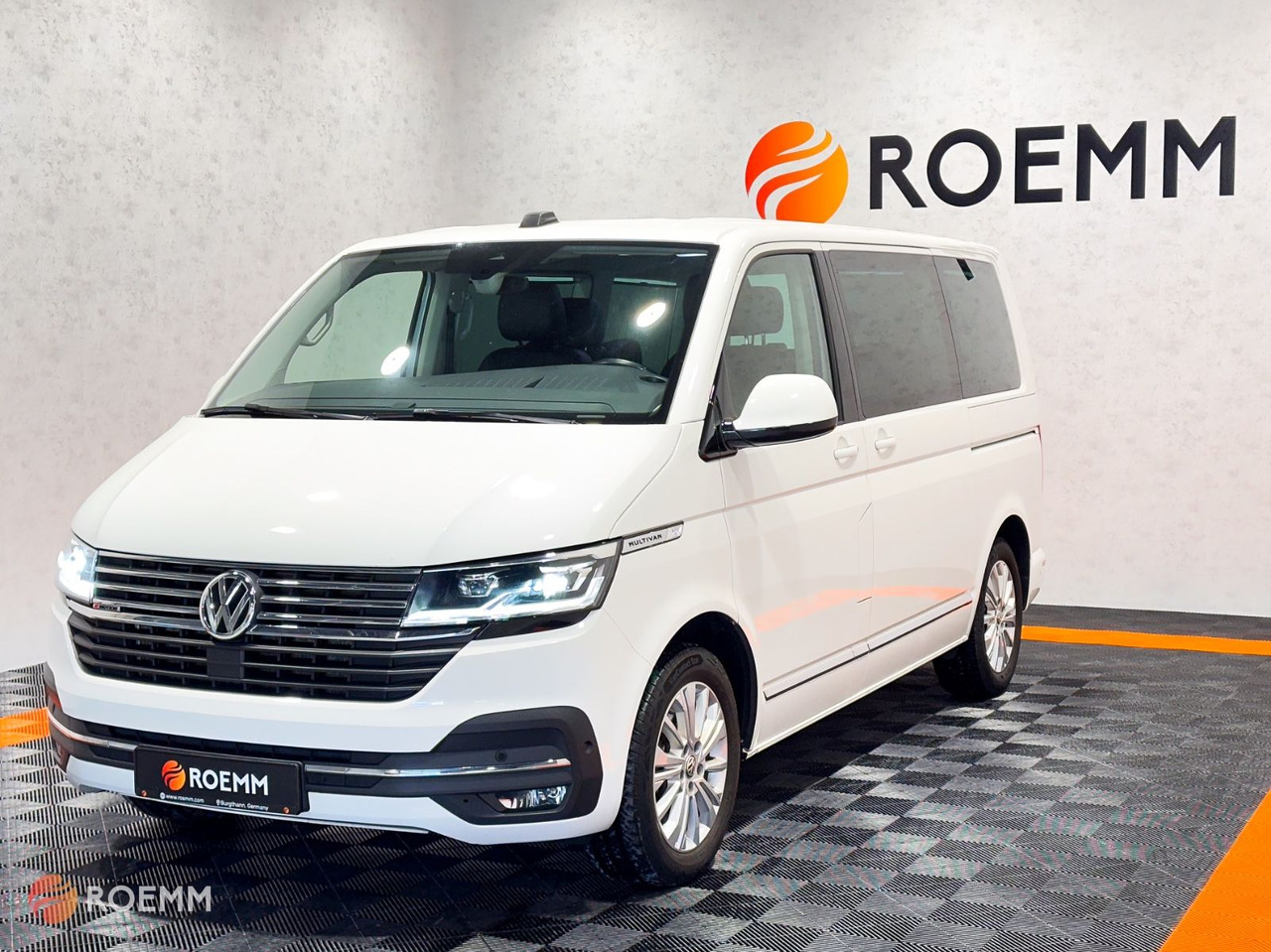 Volkswagen T6.1 Multivan Highline 4MOTION*GARANTIE*AHK*SHZ* - Furgoneta de pasajeros: foto 3 Volkswagen T6.1 Multivan Highline 4MOTION*GARANTIE*AHK*SHZ* - Furgoneta de pasajeros: foto 3