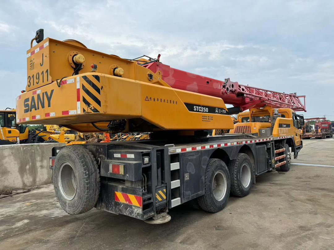 SANY 25 Ton Crane Truck Crane SANY STC250 QY50C STC750 STC1000 XCMG ZOOOMLION TADANO KOBELCO CRANES FOR SALE - Autogrúa: foto 4 SANY 25 Ton Crane Truck Crane SANY STC250 QY50C STC750 STC1000 XCMG ZOOOMLION TADANO KOBELCO CRANES FOR SALE - Autogrúa: foto 4