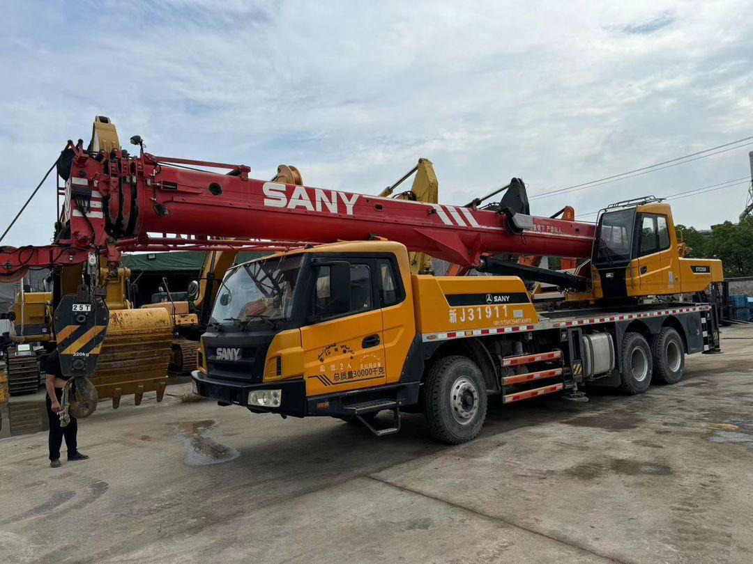 Sany 25 Ton Used Truck Crane 50 Ton 70 Ton 80 Ton 100 Ton 120 Ton 200 Ton 220Ton 240 Ton 300 Ton XCMG Zoomlion Liebherr Tadano Truck Crane - Autogrúa: foto 3 Sany 25 Ton Used Truck Crane 50 Ton 70 Ton 80 Ton 100 Ton 120 Ton 200 Ton 220Ton 240 Ton 300 Ton XCMG Zoomlion Liebherr Tadano Truck Crane - Autogrúa: foto 3