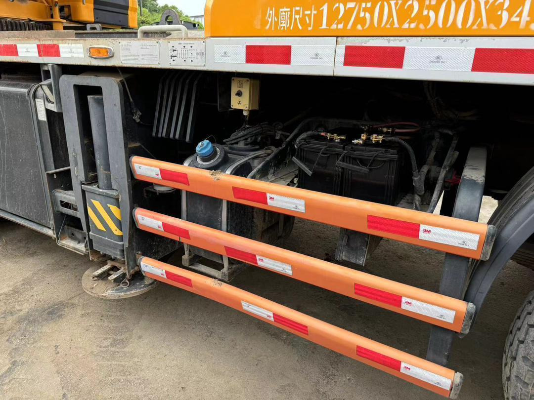 Leasing para Sany 25 Ton Used Truck Crane 50 Ton 70 Ton 80 Ton 100 Ton 120 Ton 200 Ton 220Ton 240 Ton 300 Ton XCMG Zoomlion Liebherr Tadano Truck Crane Sany 25 Ton Used Truck Crane 50 Ton 70 Ton 80 Ton 100 Ton 120 Ton 200 Ton 220Ton 240 Ton 300 Ton XCMG Zoomlion Liebherr Tadano Truck Crane: foto 10