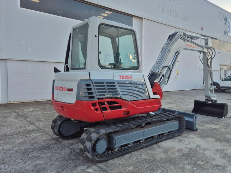 Takeuchi TB250 - Miniexcavadora: foto 5 Takeuchi TB250 - Miniexcavadora: foto 5