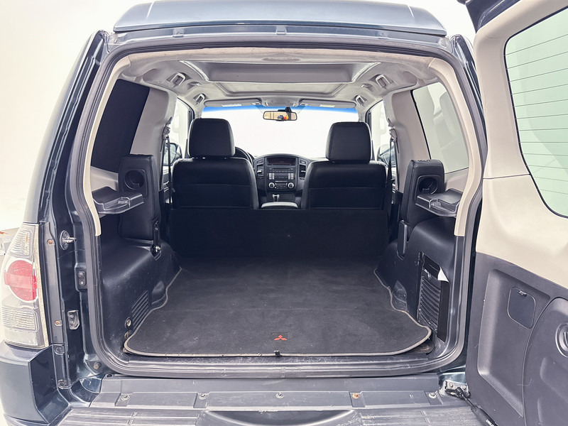 Furgoneta Mitsubishi Pajero 3.2 DI-D Instyle High Roof Van Grijs kenteken Automaat Climate control Trekhaak 3000KG: foto 15