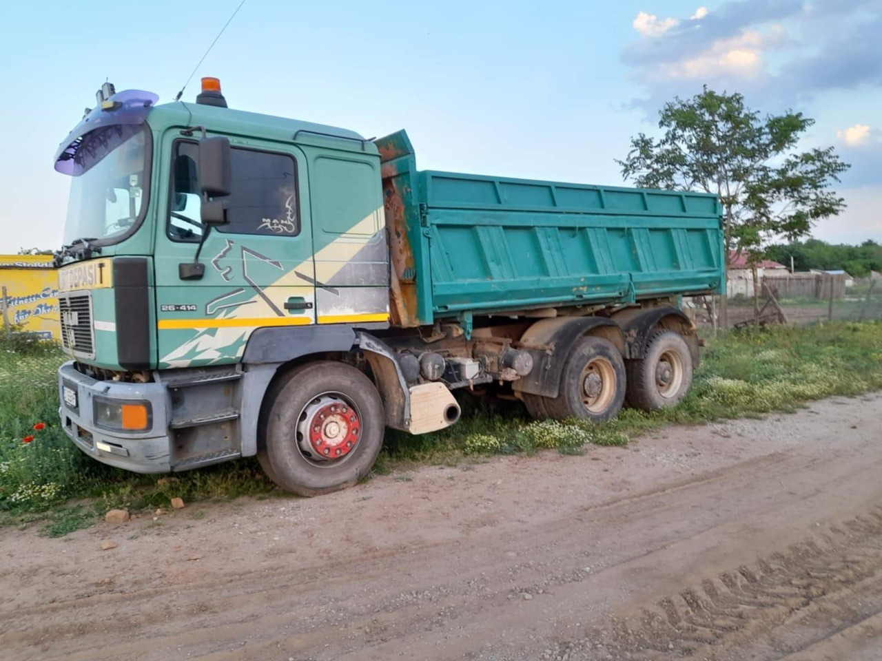 Camión MAN 26 414 6x4 KIPPER L2000 Euro3 Manual Injection Pomp: foto 6 Camión MAN 26 414 6x4 KIPPER L2000 Euro3 Manual Injection Pomp: foto 6