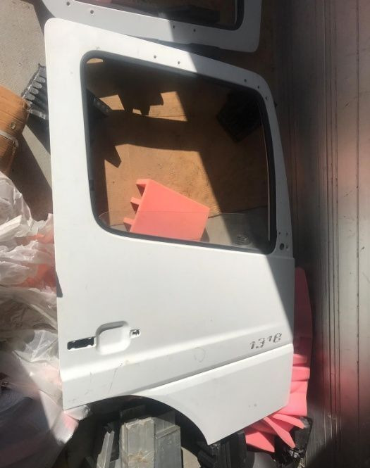 Mercedes-Benz Actros,ATEGO,AXOR truck - Puerta y piezas para Camión: foto 3 Mercedes-Benz Actros,ATEGO,AXOR truck - Puerta y piezas para Camión: foto 3