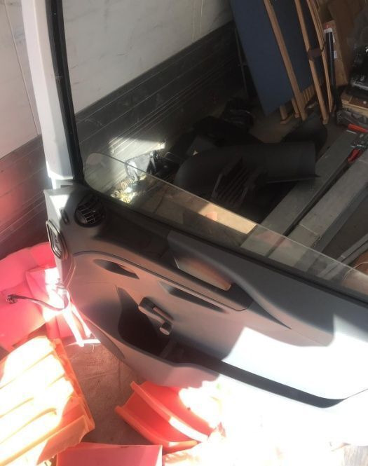 Mercedes-Benz Actros,ATEGO,AXOR truck - Puerta y piezas para Camión: foto 5 Mercedes-Benz Actros,ATEGO,AXOR truck - Puerta y piezas para Camión: foto 5