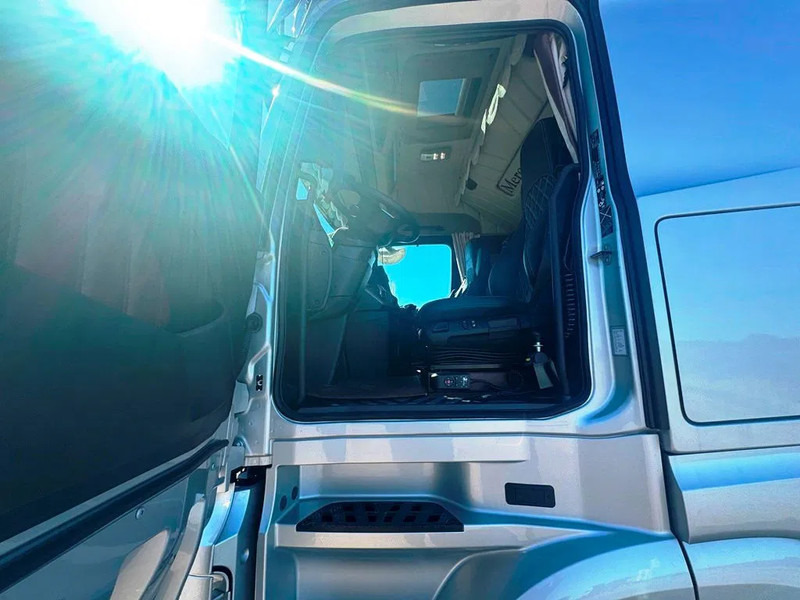 Cabeza tractora Mercedes-Benz Actros 2653 Special Interior. 6x2 3250mm weelbase. Air / Air suspension. hydr. syatem. Invertor. Micro wave.: foto 14