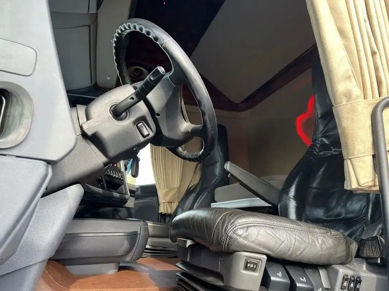 Cabeza tractora Scania T520 V8 Speciel interior. Air / Air suspension. Opticruise / Retarder .PTO on Engine and gearbox. New Hydr. system.: foto 12