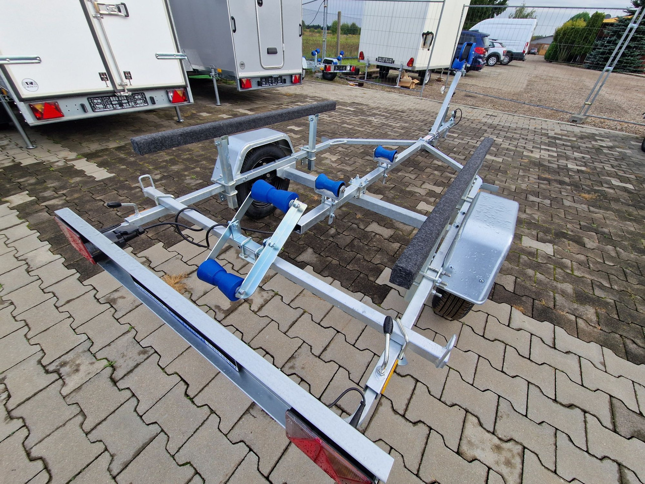 Nowa Przyczepa 2025 Podłodziowa ponton łódź Niewiadów P400 P415 do 6m - Remolque portavehículos: foto 4 Nowa Przyczepa 2025 Podłodziowa ponton łódź Niewiadów P400 P415 do 6m - Remolque portavehículos: foto 4