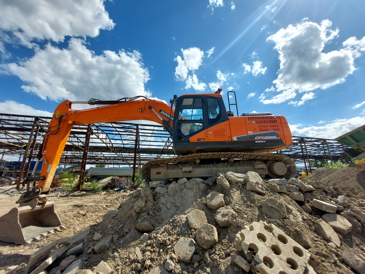 DOOSAN DX225LC-5 - Excavadora de cadenas: foto 2 DOOSAN DX225LC-5 - Excavadora de cadenas: foto 2