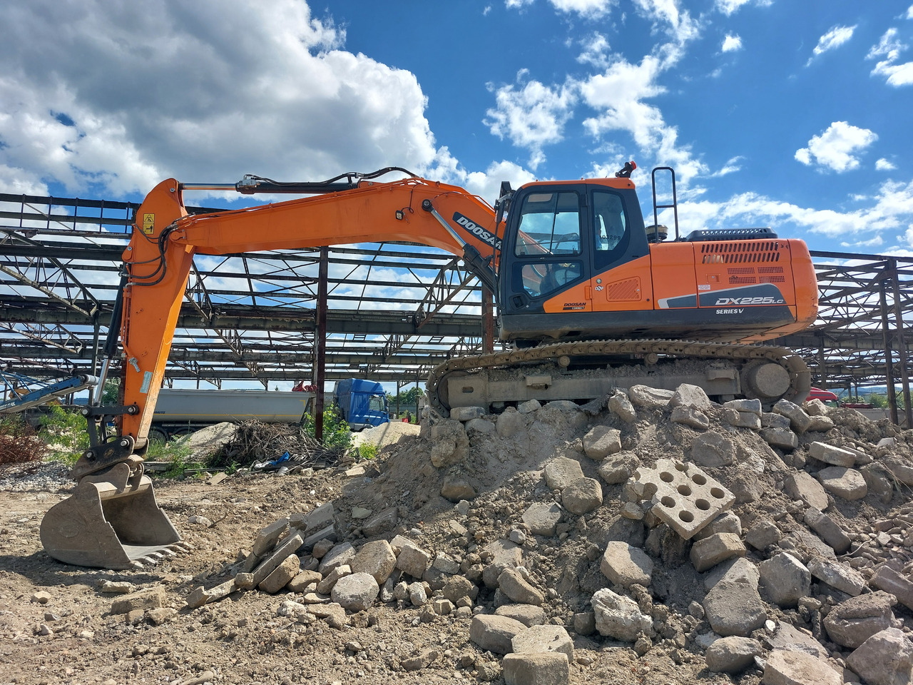 DOOSAN DX225LC-5 - Excavadora de cadenas: foto 1 DOOSAN DX225LC-5 - Excavadora de cadenas: foto 1