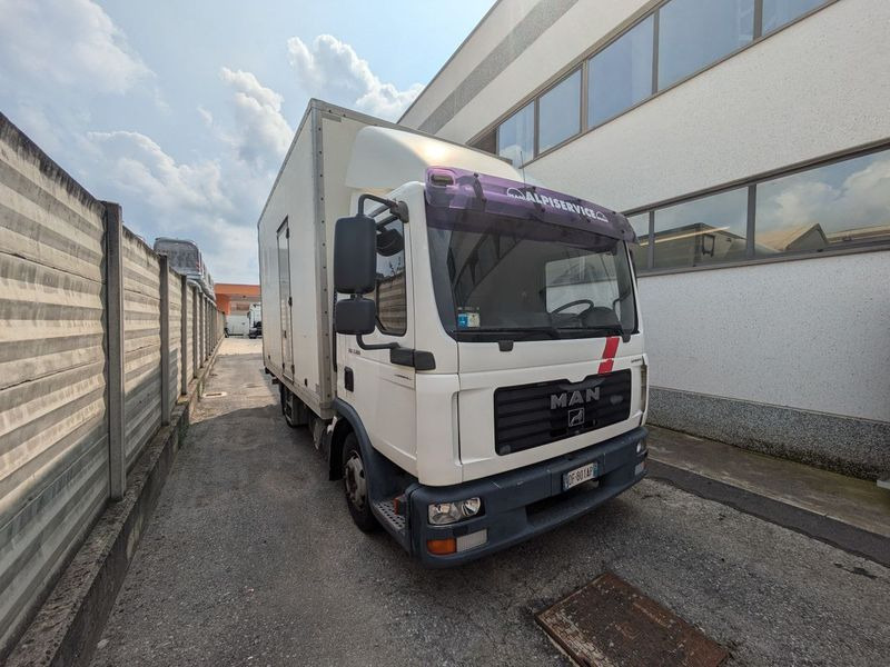 Camion cassone coibentato MAN MAN TGL 7.180 - Camión caja cerrada: foto 4 Camion cassone coibentato MAN MAN TGL 7.180 - Camión caja cerrada: foto 4