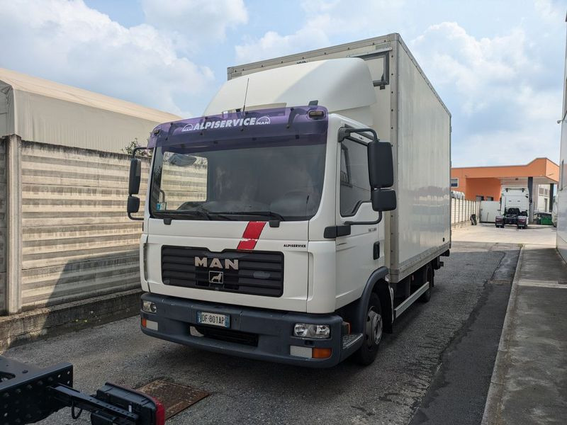 Camion cassone coibentato MAN MAN TGL 7.180 - Camión caja cerrada: foto 1 Camion cassone coibentato MAN MAN TGL 7.180 - Camión caja cerrada: foto 1