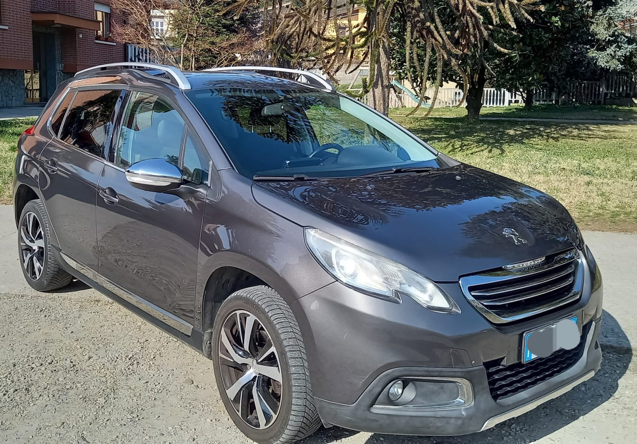 PEUGEOT 2008 - Sedan: foto 1 PEUGEOT 2008 - Sedan: foto 1