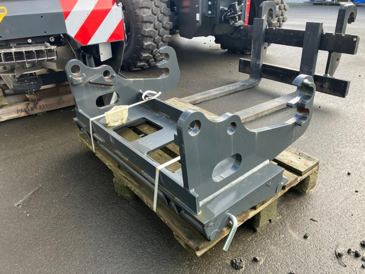 ADAPTER SCHÄFFER AUF EURO-AUFNAHME - Cargador frontal para tractor: foto 1 ADAPTER SCHÄFFER AUF EURO-AUFNAHME - Cargador frontal para tractor: foto 1