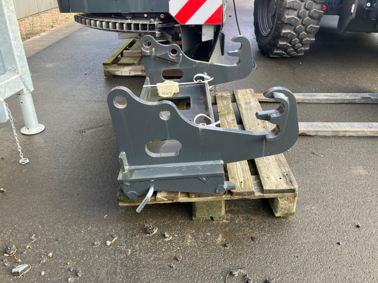 ADAPTER SCHÄFFER AUF EURO-AUFNAHME - Cargador frontal para tractor: foto 3 ADAPTER SCHÄFFER AUF EURO-AUFNAHME - Cargador frontal para tractor: foto 3